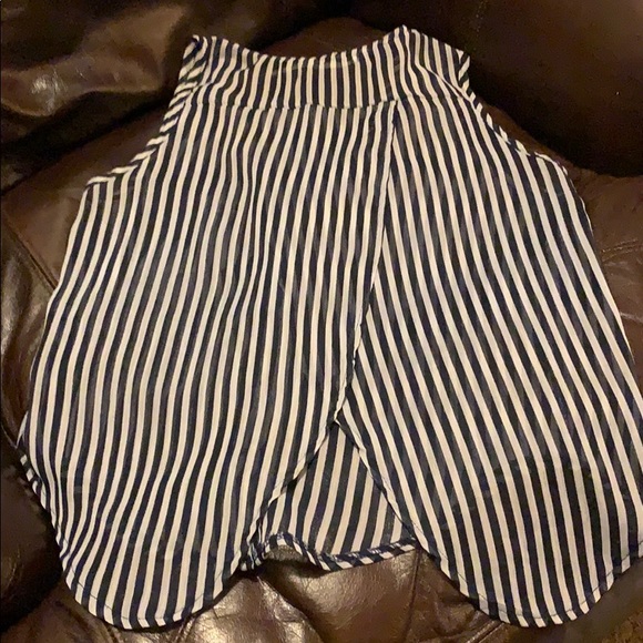 Tops - Picture 3 of 4